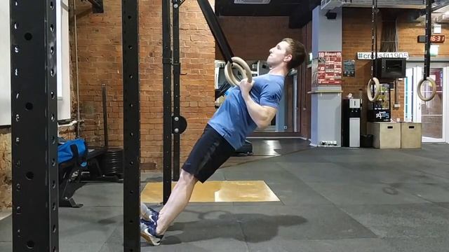 Горизонтальные подтягивания на кольцах или петлях / Ring Row смотреть онлайн