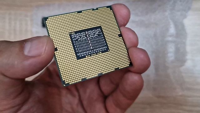 Сравнявам 18 ядрен Xeon Gold 6150 с 2 ядрен Xeon W3505 - физическо сравнение, без тестове! смотреть онлайн