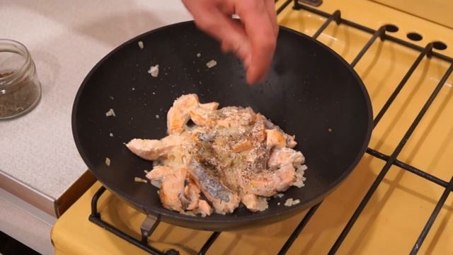 Паста с Горбушей в сливочно-чесночном соусе смотреть онлайн