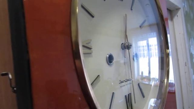 Часы Янтарь с чайкой смотреть онлайн