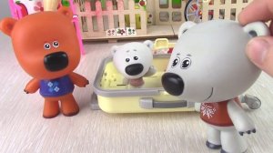 Тучка Прилетел на ВЕРТОЛЁТЕ!!! Кто СПРЯТАЛСЯ в ЧЕМОДАНЕ? Мультики с игрушками Ми-ми-мишки для детей