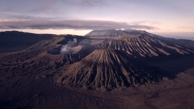INDONESIE... ÎLE DE JAVA VUE D'UN DRÔNE... смотреть онлайн
