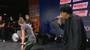 Gina Lückenkemper tanzt nach der Siegerehrung