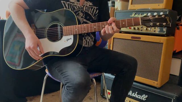 2022 Gibson J-45 Standard ‘60s reissue with a rare Ebony finish смотреть онлайн