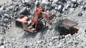 Экскаватор с прямой лопатой Hitachi 800 погрузка БЕЛАЗа