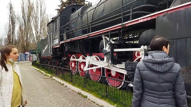 Бронепоезд Железнякова в Севастополе возле автовокзала . Памятник называется. Зелёный призрак. смотреть онлайн