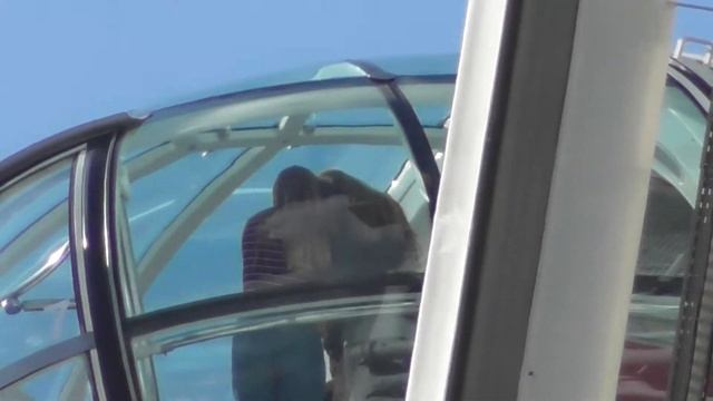 Powerful zoom of Panasonic HC-V380 camcorder at London Eye смотреть онлайн