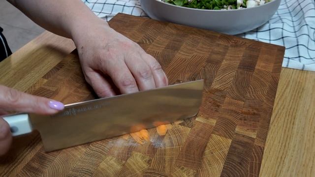 Потрясающий ЗЕЛЕНЫЙ САЛАТ за 10 минут! Такой салат вы точно не ели! Витаминный и ПОЛЕЗНЫЙ! смотреть онлайн