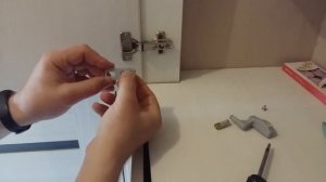 Установка светодиодной подсветки на петлю в шкафу