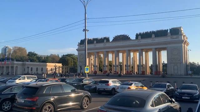 Walk along Krymsky Bridge and Krymsky Val Street from M Park Kultury to Oktyabrskaya смотреть онлайн