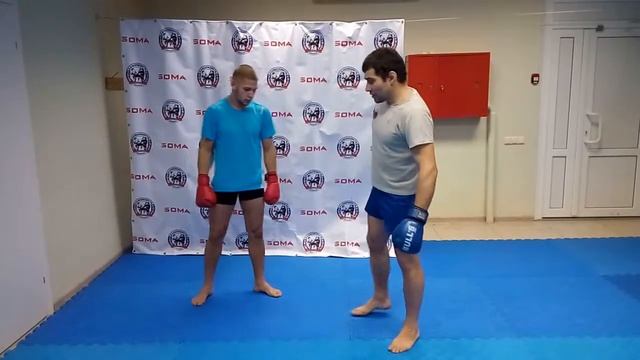 back kick on the rack change (удар с разворота от себя на смене стойки со среднего боя) смотреть онлайн