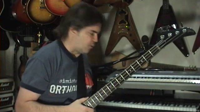 Beginner Bass Guitar Lesson Hearing Bass Drum And Chord Changes Scott Grove смотреть онлайн