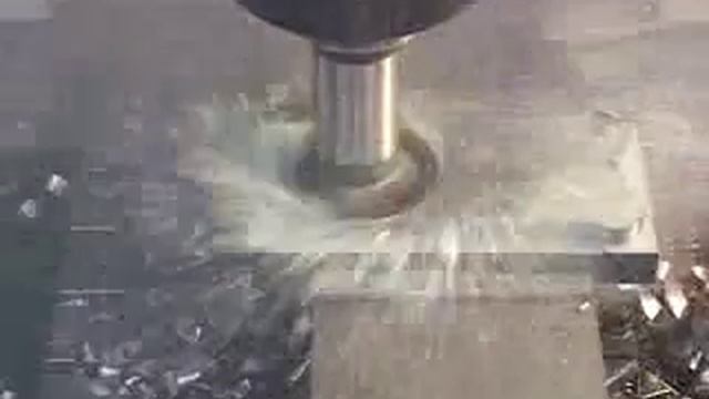 Haas VF-5/50 Рабочий процесс фрезерного станка ЧПУ смотреть онлайн
