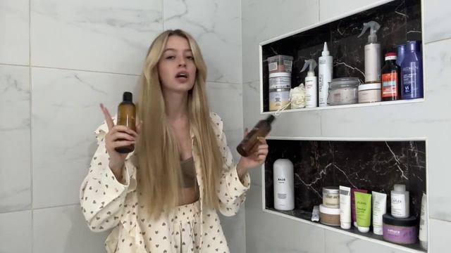 Косметика в ванной комнате // мои баночки: Elemis, Pusy, The Act, Sono, Redken?