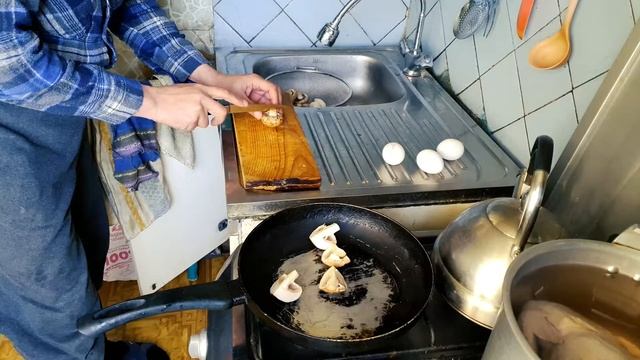 Яичница с грибами 1 смотреть онлайн
