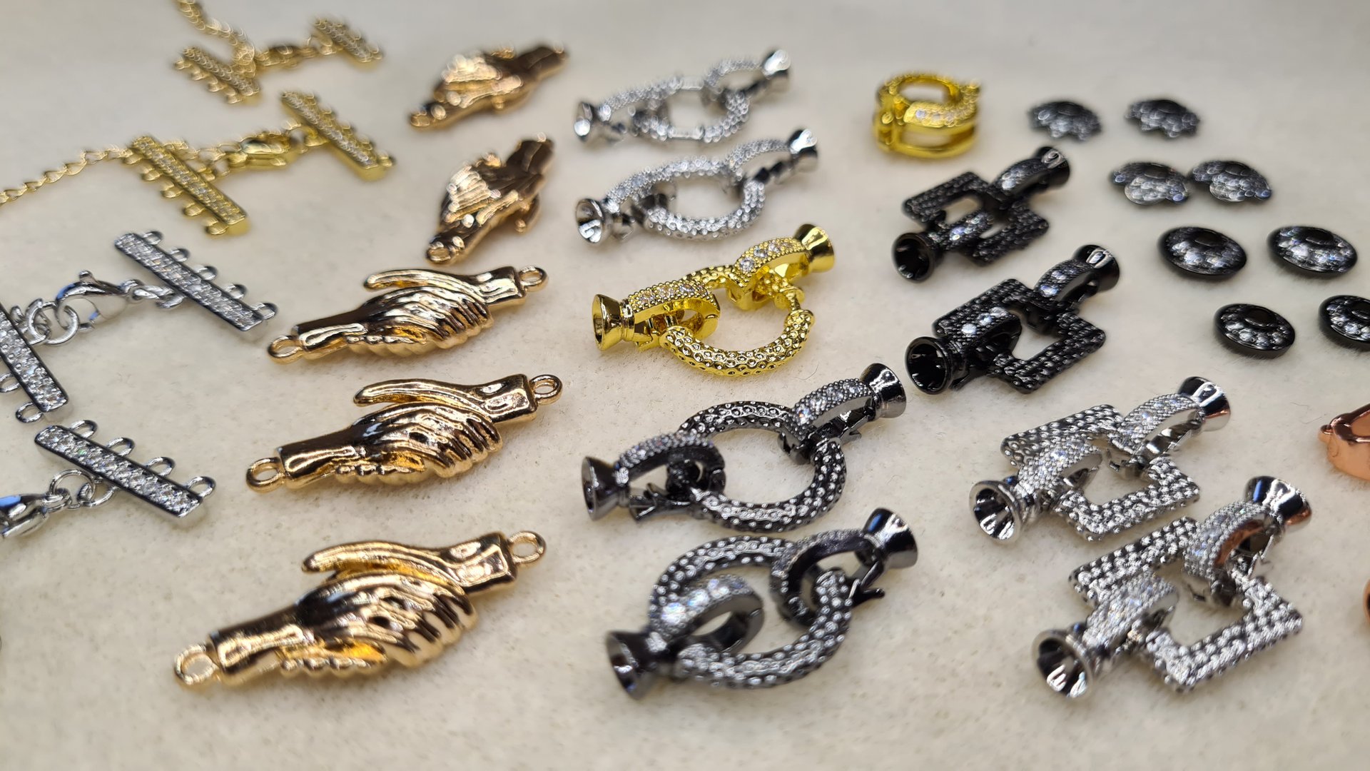 АлиЭкспресс🛒 НОВИНКИ С ФИАНИТАМИ. Шапочки для бусин, многорядные концевики, замки для бус и др. смотреть онлайн