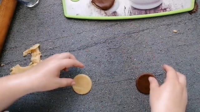 Песочное печенье для детей с какао и орехами смотреть онлайн