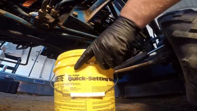 Remove Fuel Filter Ford New Holland 1920 Tractor смотреть онлайн