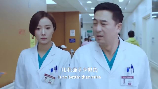 醫鬧家屬當眾質疑灰姑娘專業能力，豈料下秒病人都為她說話，啪啪打臉！ смотреть онлайн