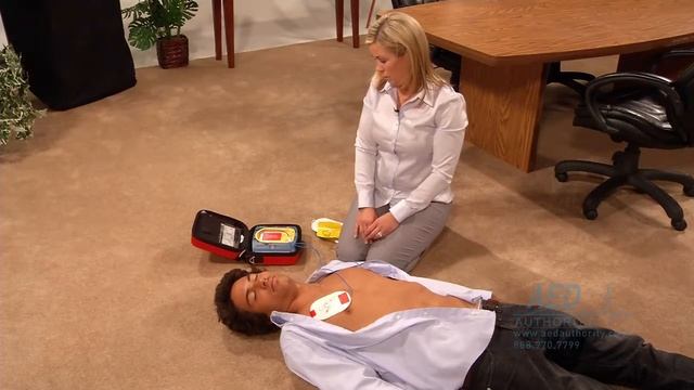 How to use the Philips Heartstart defibrillator смотреть онлайн