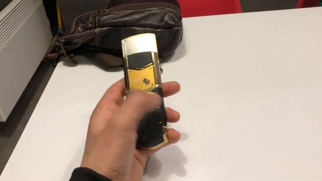 Vertu Верту Слайдер. Спустя 4 месяца, телефон в идеальном состоянии, а слайдер очень мягко работает