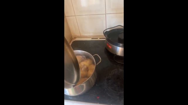 Влад Савельев - Холостяк готовит еду смотреть онлайн