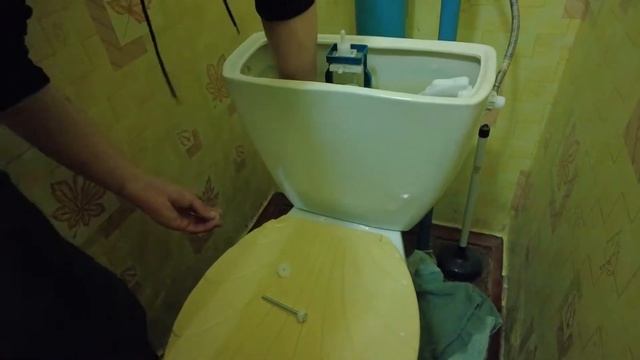 Как поменять арматуру в бочке унитаза правильно✔. Замена дергалки на кнопку.