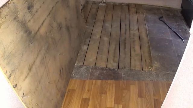 Маленькая кухня 5 кв метров эконом вариант своими руками Часть 1 Разборка полов смотреть онлайн