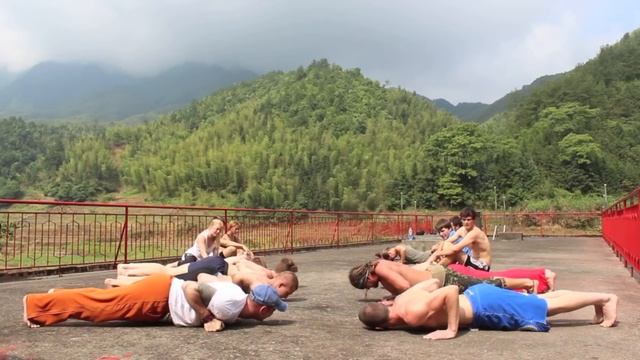 Bring Sally Up - Push Up Challenge смотреть онлайн