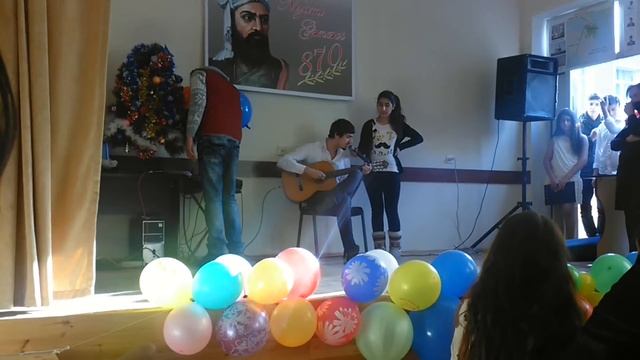 ALISHKA-DUY DUY НА ГИТАРЕ & ИСПАНСКИЙ ТАНЕЦ MAQA-AYSEL 2014 НИЗАМИ ШКОЛА смотреть онлайн