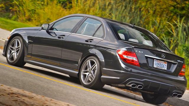 MERCEDES-BENZ C63 AMG (2012) смотреть онлайн