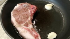 Свиные антрекоты | Свиные стейки на кости | Как приготовить антрекот |ВКУСНОДЕЛ