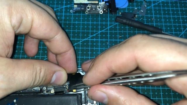 Замена нижнего шлейфа iPhone 5. Без монтажа смотреть онлайн