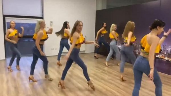 Solo Latino - Samba. Ballroom dance. Oh na na na