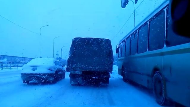 автобус по обочине смотреть онлайн