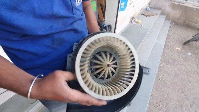 Volkswagen Vento AC blower fan servicing,cleaning. смотреть онлайн