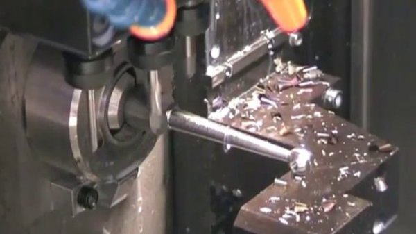 Демонстрация работы автомата продольного точения MANURHIN KMX 413