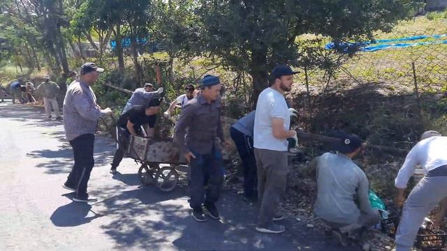 Братья работают сплоченно. Делаем водоотводные дорожные лотки. смотреть онлайн