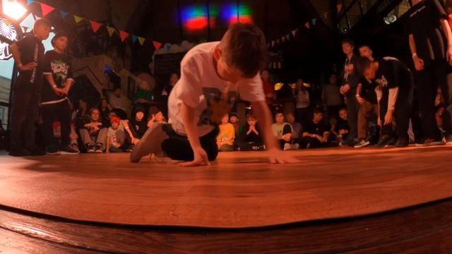 Break Справа vs Космонавты (Джем Для Всех 7) смотреть онлайн