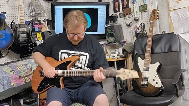 The Beatrice 5 Demo. 5-String Multi-Scale Baritone Guitar Build #178 смотреть онлайн