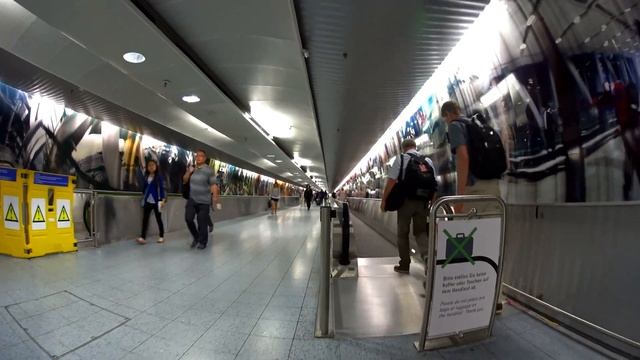 Frankfurt Airport (FRA) Moving Walkway смотреть онлайн