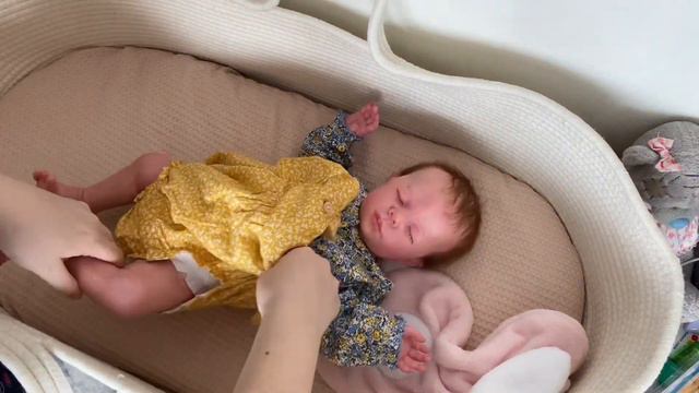 Переодевание малышки реборн Лизы 💔 Как я храню кукол