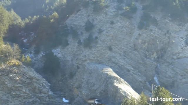 Опасные горные дороги Черногории: грузовик и ущелье (Dangerous mountain roads of Montenegro) смотреть онлайн