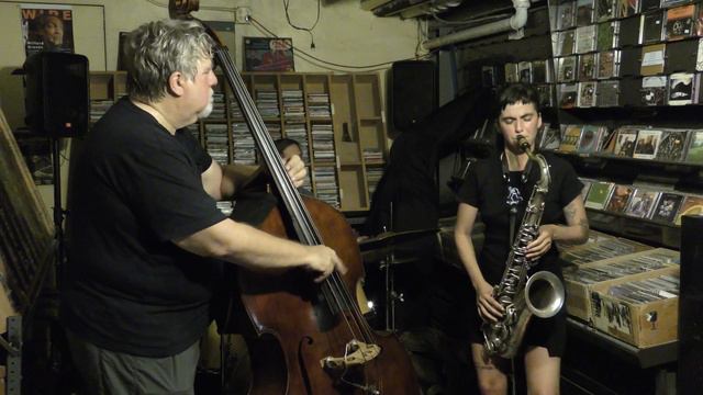 Camila Nebbia, Michael Formanek, Vinny Sperrazza @ Downtown Music Gallery 8-28-22 2/2 смотреть онлайн