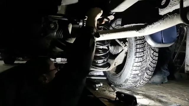 Мерседес-Вита ,замена задних пружин смотреть онлайн
