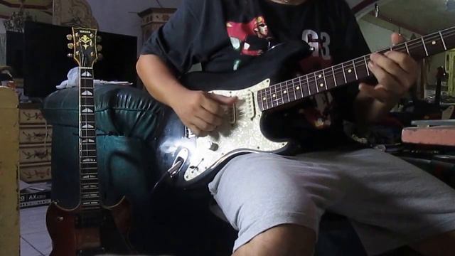 Fender Stratocaster "Tom Delonge" Mim MARCO SULIT смотреть онлайн