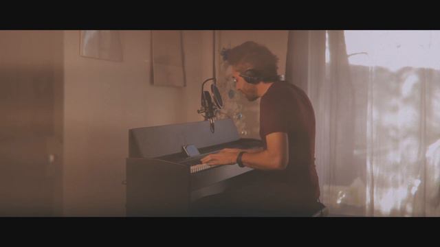 Everybody’s got to learn sometime piano and voice cover Samuel Neuhardt смотреть онлайн