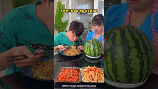 Funny couple eating show:I put mustard in my husband’s bowl and he discovered it unexpectedly.