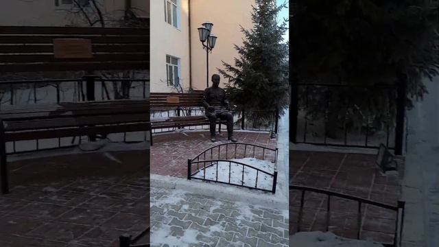 Якутск, снежная красота возле Русского театра смотреть онлайн