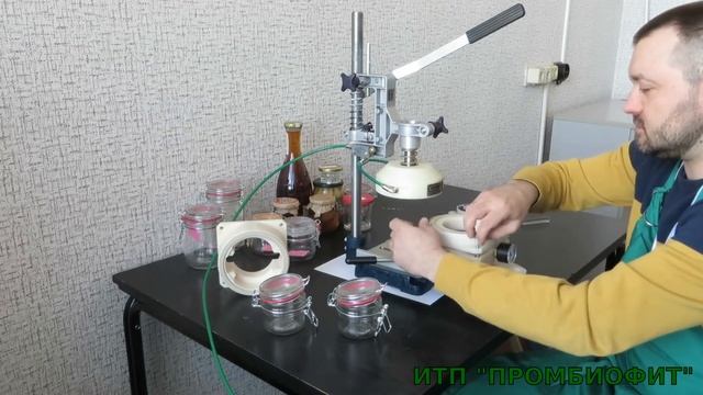 Устройство вакуумной укупорки банок с бугельным замком и крышками "Твист-Офф". Модель УУ-5 смотреть онлайн